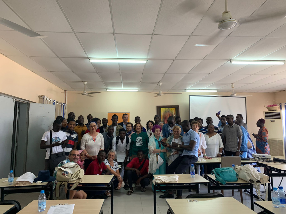Imagen del grupo de alumnos y alumnas en Senegal