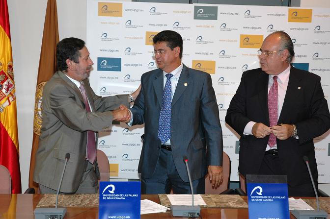 Imagen de la firma del convenio