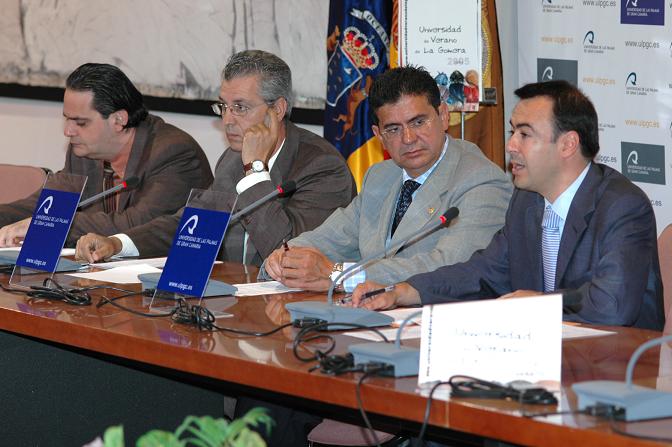 Pincha aquí para ir a la página oficial de la Universidad de Verano de La Gomera