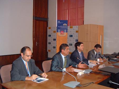 El Secretario de la ULPGC, Eduardo Galván (i), junto con el Rector de la ULPGC, Manuel Lobo