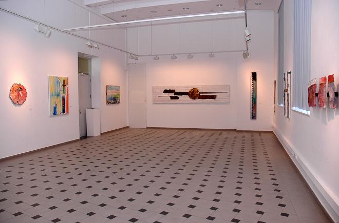 Delia Herrera expone en el Rectorado sus cuadros y esculturas dentro de la muestra Revivir