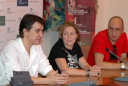 Javier Veiga, la Vicerrectora de Cultura y Deportes de la ULPGC Alejandra Sanjuán y el coordinador del ciclo José Luis Trenzado