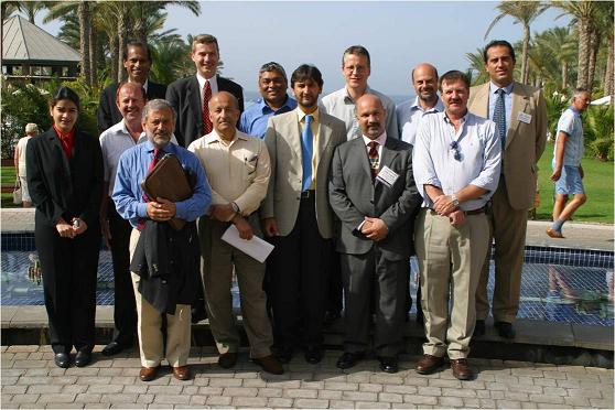 Foto del I Simposio, celebrado en Gran Canaria, con los coordinadores del evento y representantes de algunas empresas participantes