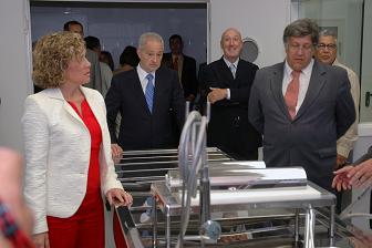 María del Mar Julios, Consejera de Sanidad; Adán Martín, Presidente del Gobierno de Canarias; y Luis Álvarez Álvarez, Vicerrector de la ULPGC