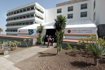 El Foro de Empleo se instaló en la explanada de la Facultad de Ciencias Jurídicas
