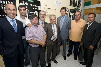 Foto de familia de los participantes y organizadores del homenaje al profesor José Sandoval