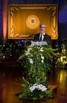 El Rector pronunció un discurso en el que, además de agradecer a los ciudadanos su apoyo en la creación de la Universidad, enumeró las misiones de las universidades españolas
