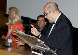 Imagen de archivo de una intervención del Director del Aula del Humor, Francisco Santana, en una actividad del Aula