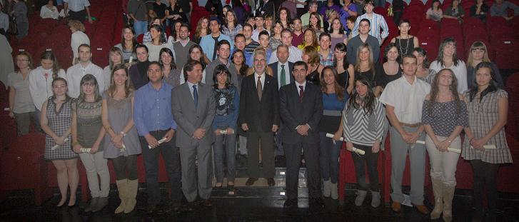 Foto de familia con los premiados