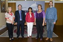 La Rectora de la Universidad de Holguín posa con los directores del Vicerrectorado de Relaciones Internacionales y con miembros de la Escuela de Ingenierías Industriales y Civiles