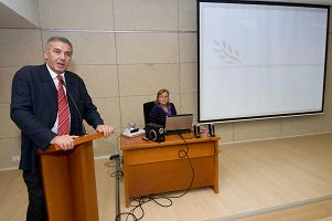El Catedrático Luis Serra, en una instantánea de la presentación pública de la nueva denominación de la Dieta Mediterránea