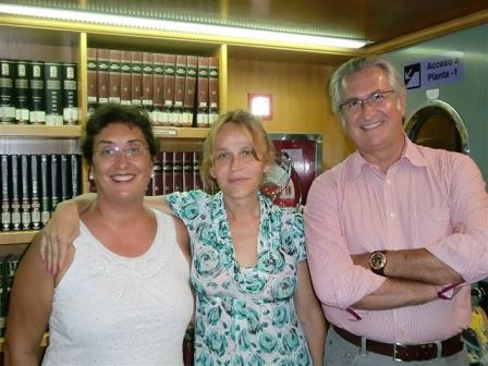 De izda. a dcha: María del Carmen Martín Marichal, Directora de la Biblioteca Universitaria; la actriz canaria Antonia San Juan; y el Subdirector de la Biblioteca, Félix Pintado