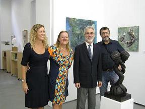 De izda. a dcha: Mapi Moreno, técnico de Gestión Cultural de la ULPGC; Isabel Pascua, Vicerrectora de Cultura y Deporte; el Rector José Regidor; y el comisario de la muestra