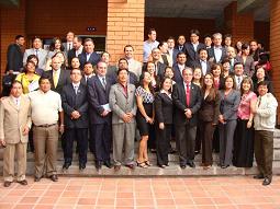 Foto de familia de alumnos y profesorado del Máster