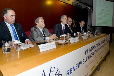 Imagen de la inauguración del congreso, que estuvo presidida por el Rector José Regidor (3º de la izda.) y el Alcalde Jerónimo Saavedra (2º de la izda.)