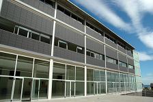 Fachada de la Facultad de Ciencias de la Salud, lugar donde se ubica el Laboratorio de Toxicología