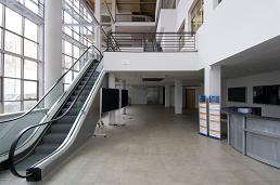 Interior del nuevo Edificio de Servicios Administrativos