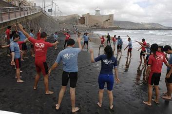Calentamiento previo antes de practicar surf