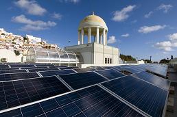 Imagen de las placas fotovoltaicas instaladas en la Sede Institucional de la ULPGC