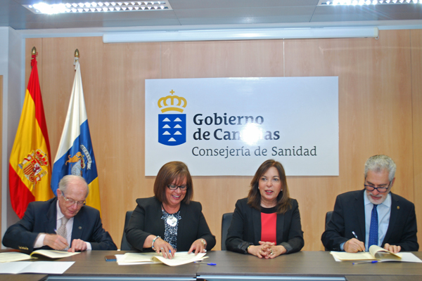 Imagen de la firma. De izda. a dcha.: Eduardo Domenech, Juana María Reyes, Brígida Mendoza y José Regidor