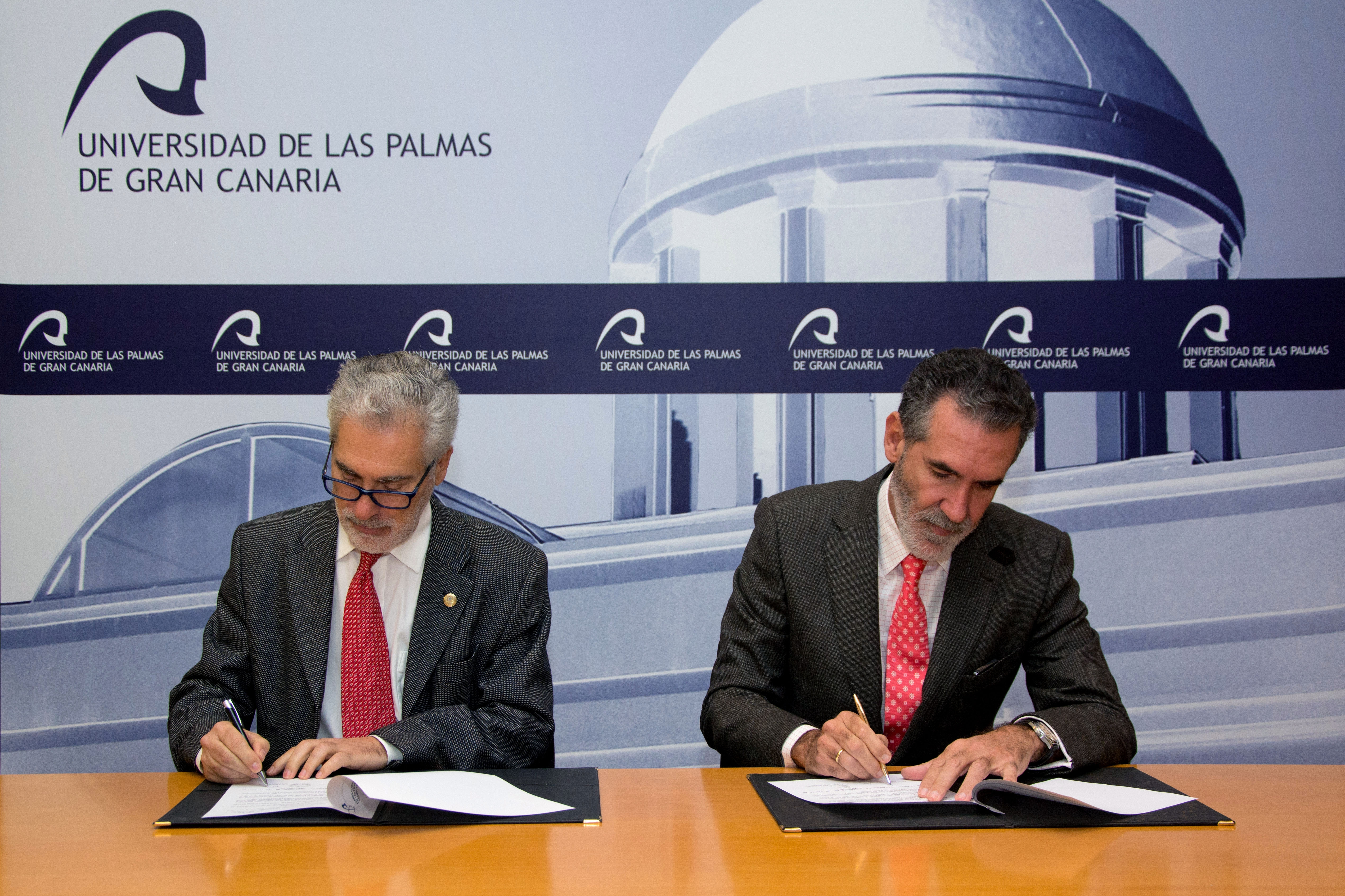 Imagen de la firma del convenio