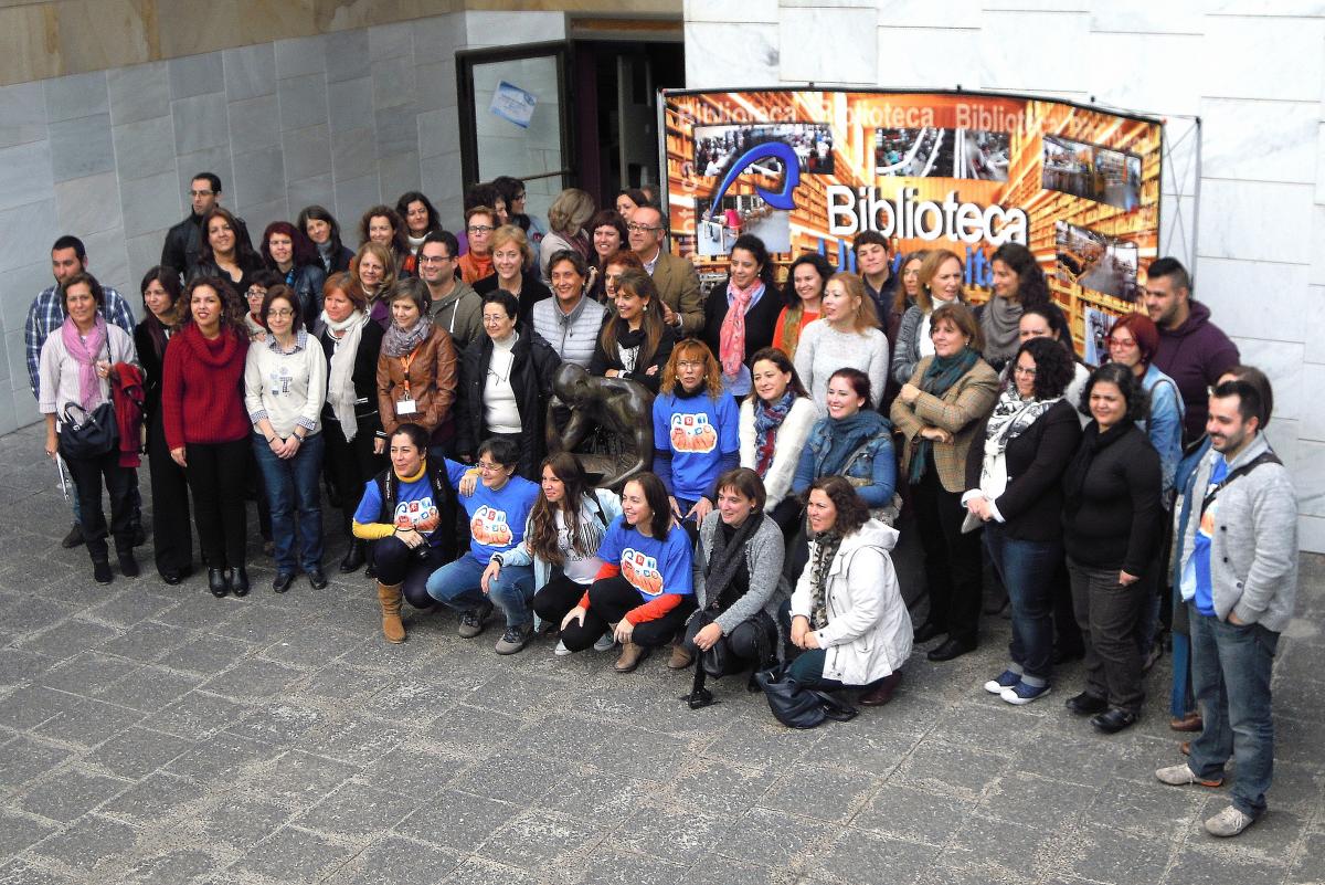 Foto de familia de los participantes en el encuentro