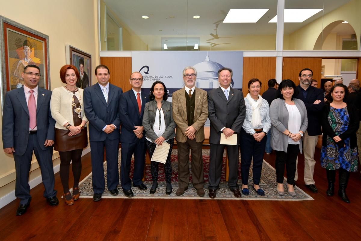 Foto de familia del nuevo equipo de gobierno de la Facultad de Economía, Empresa y Turismo de la ULPGC