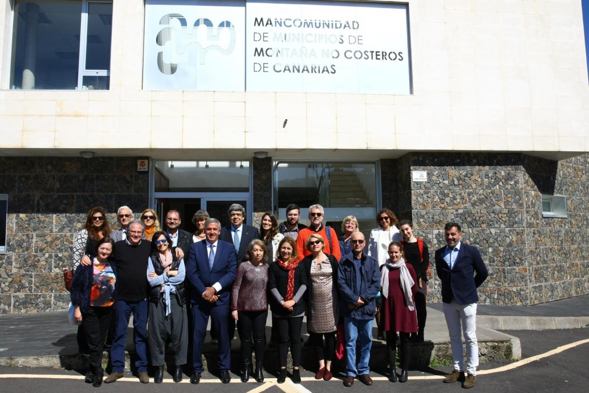 Foto de familia de los participantes en las jornadas