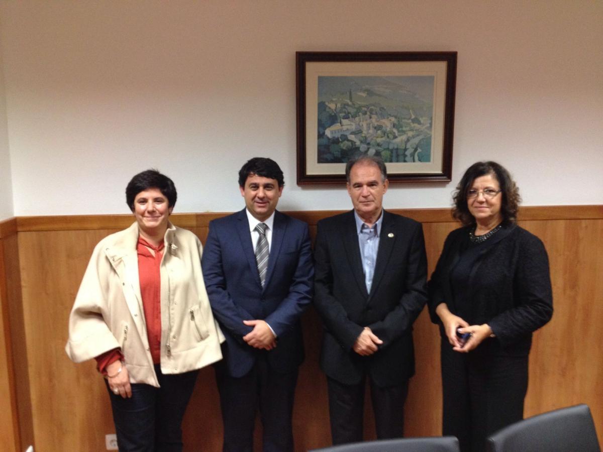 El Decano de la FCAFD (2º por la dcha.) junto con los miembros del IPS durante la jornada de trabajo