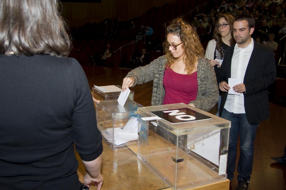 Imagen de archivo de votaciones en el Claustro