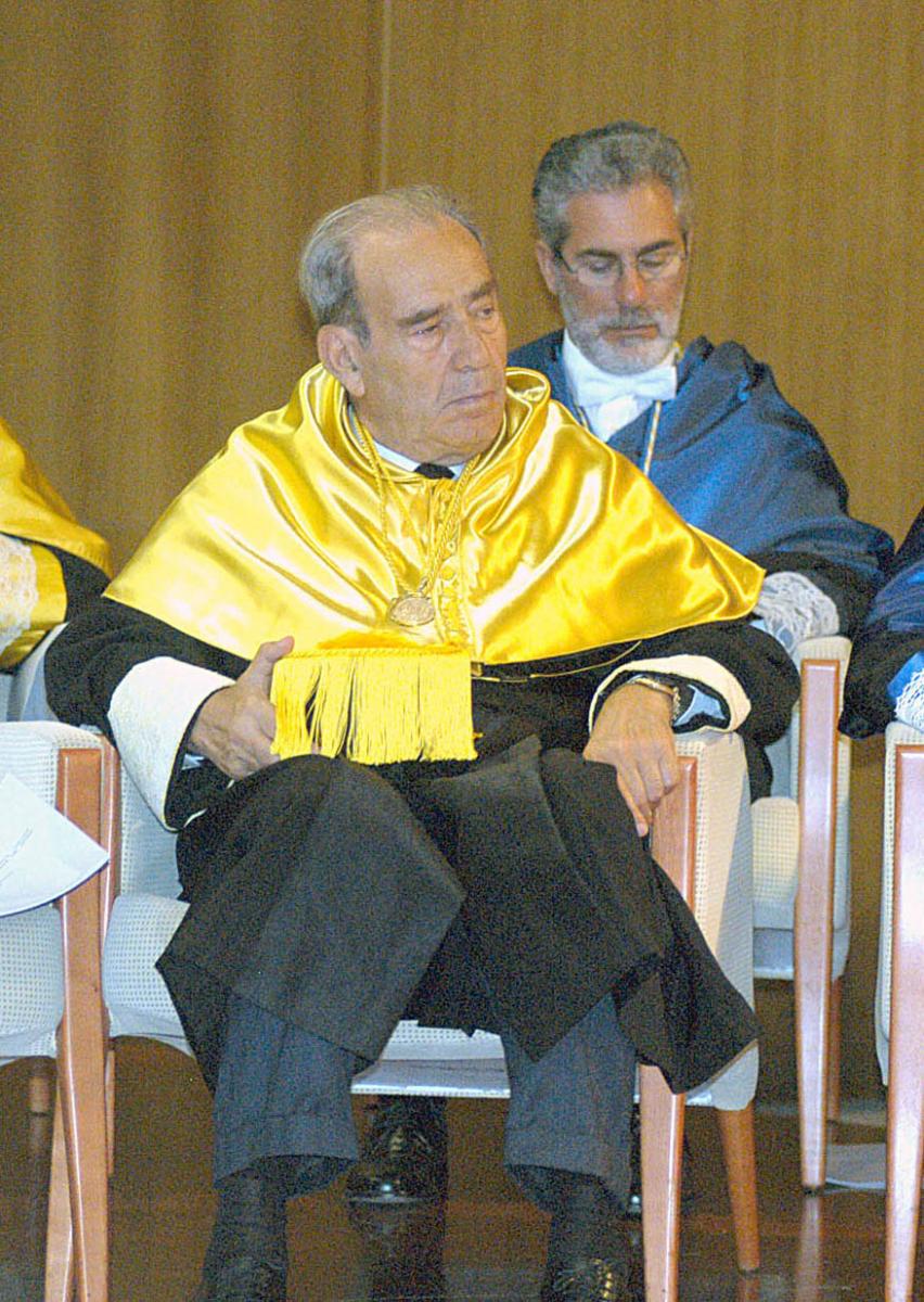 Imagen del Dr. Ruano (en primer plano)