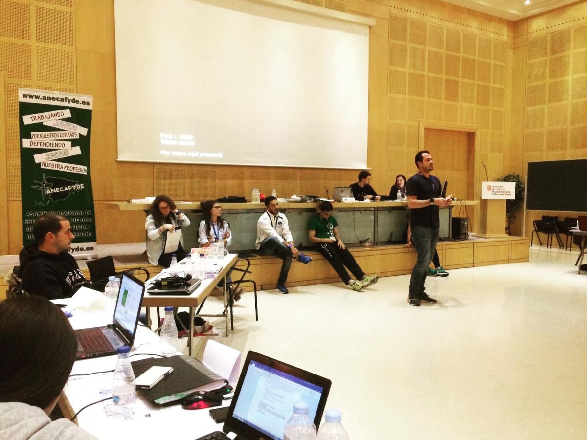 Imagen de la asamblea durante la intervención del estudiante de la ULPGC Ernesto Pérez