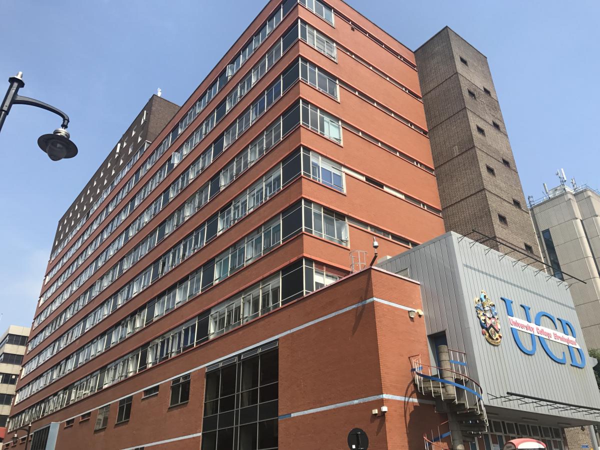 Fachada de la University College Birmigham, en el Reino Unido