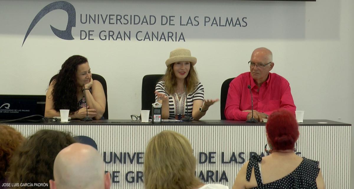 Imagen de la presentación. De izda. a dcha.: Lourdes Ruano, Albertine Orleans y Óscar Roque