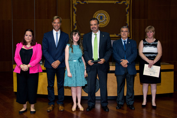 La alumna Jennifer María Déniz recibió un Premio Especial al Esfuerzo y Dedicación