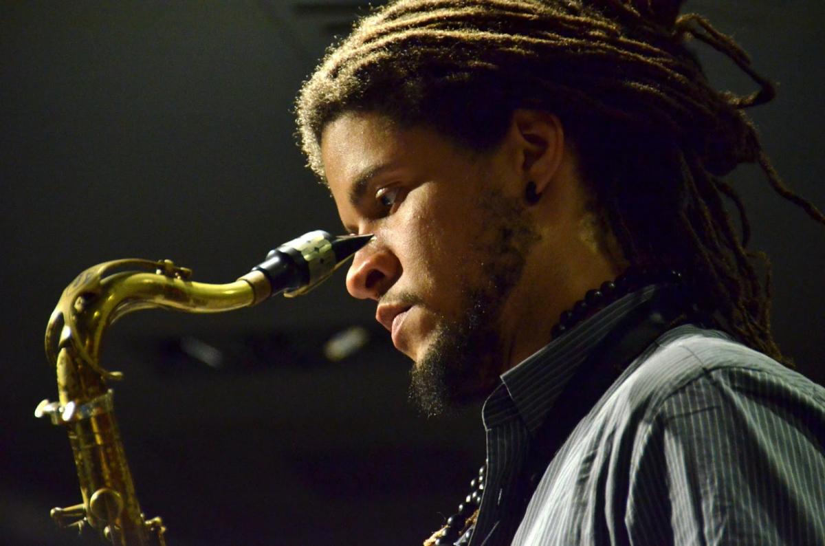 El saxofonista cubano Ariel Bringuez
