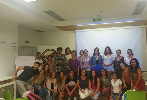 Foto de familia de los participantes en el encuentro