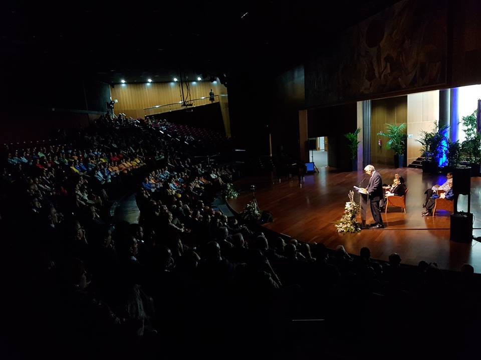 El escritor Alonso Cueto durante su conferencia en el acto de 30 Aniversario