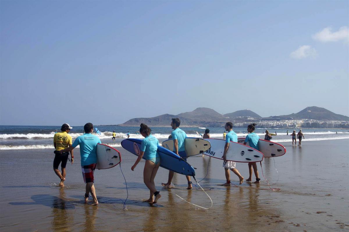 Actividad de la Escuela de Surf de la ULPGC