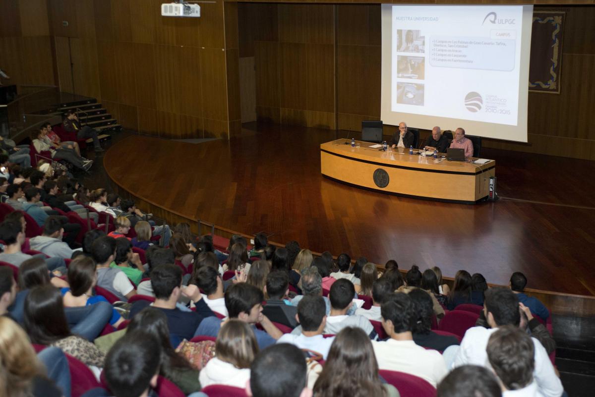Imagen de archivo de una charla informativa en el Paraninfo de la ULPGC