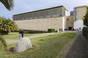 Imagen del Edificio Central de la Biblioteca Universitaria