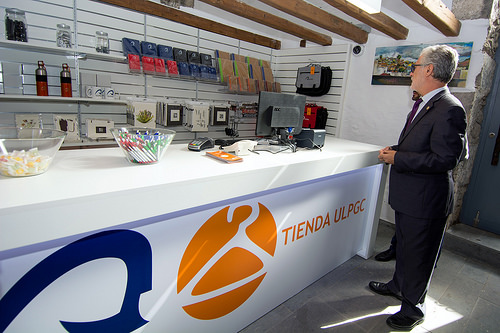 El Rector de la ULPGC en la inauguración de la Tienda ULPGC