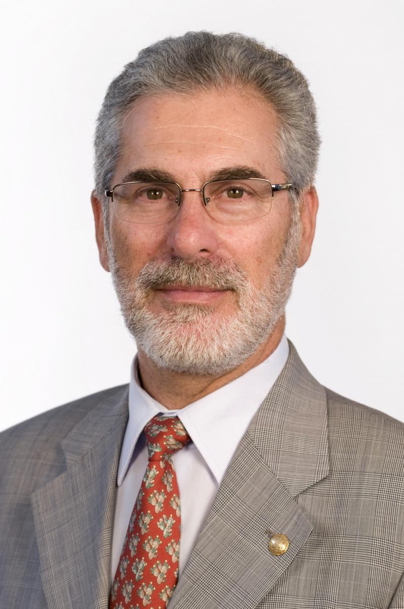 El ex Rector José Regidor García