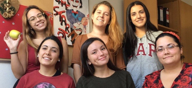 Las alumnas impulsoras del proyecto 'Afrutados'