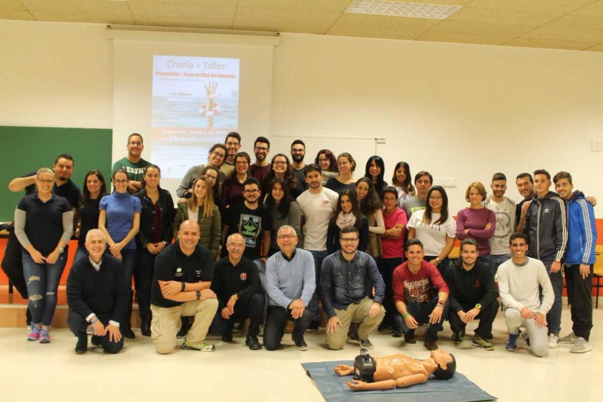 Foto de grupo de los alumnos y organizadores de la actividad