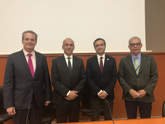 de izda. a dcha.: Jorge Rodríguez, Antonio Llorens, el Vicerrector Marcos Peñate y Carlos Estévez