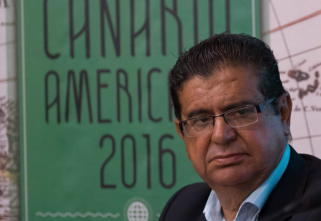 El Catedrático y Director del Anuario, Manuel Lobo Cabrera