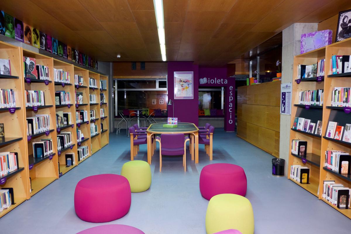 Interior del Espacio violeta de la Biblioteca Universitaria