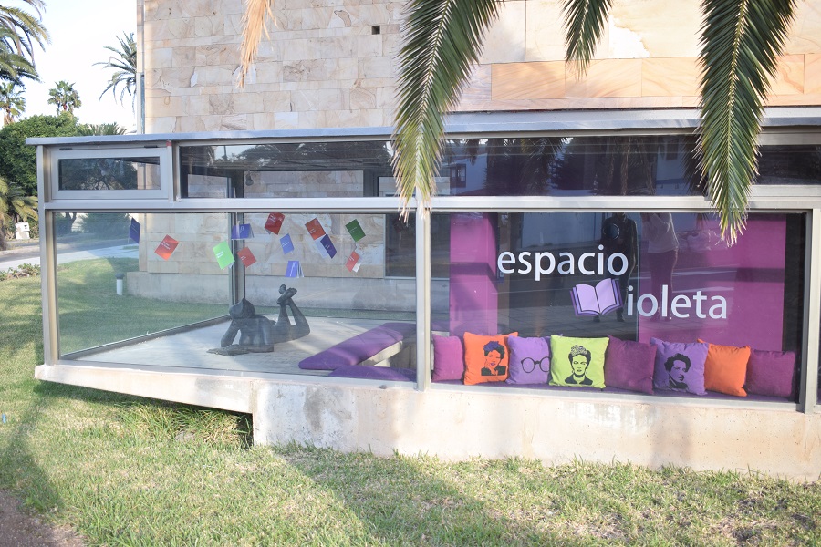Exterior del Espacio violeta de la Biblioteca Universitaria