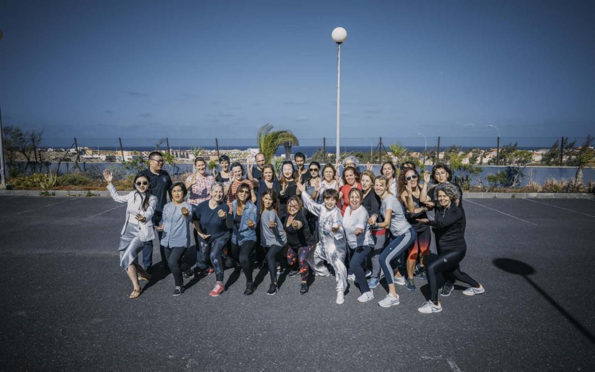 Foto de familia con el profesorado de Primaria y Secundaria asistente al seminario